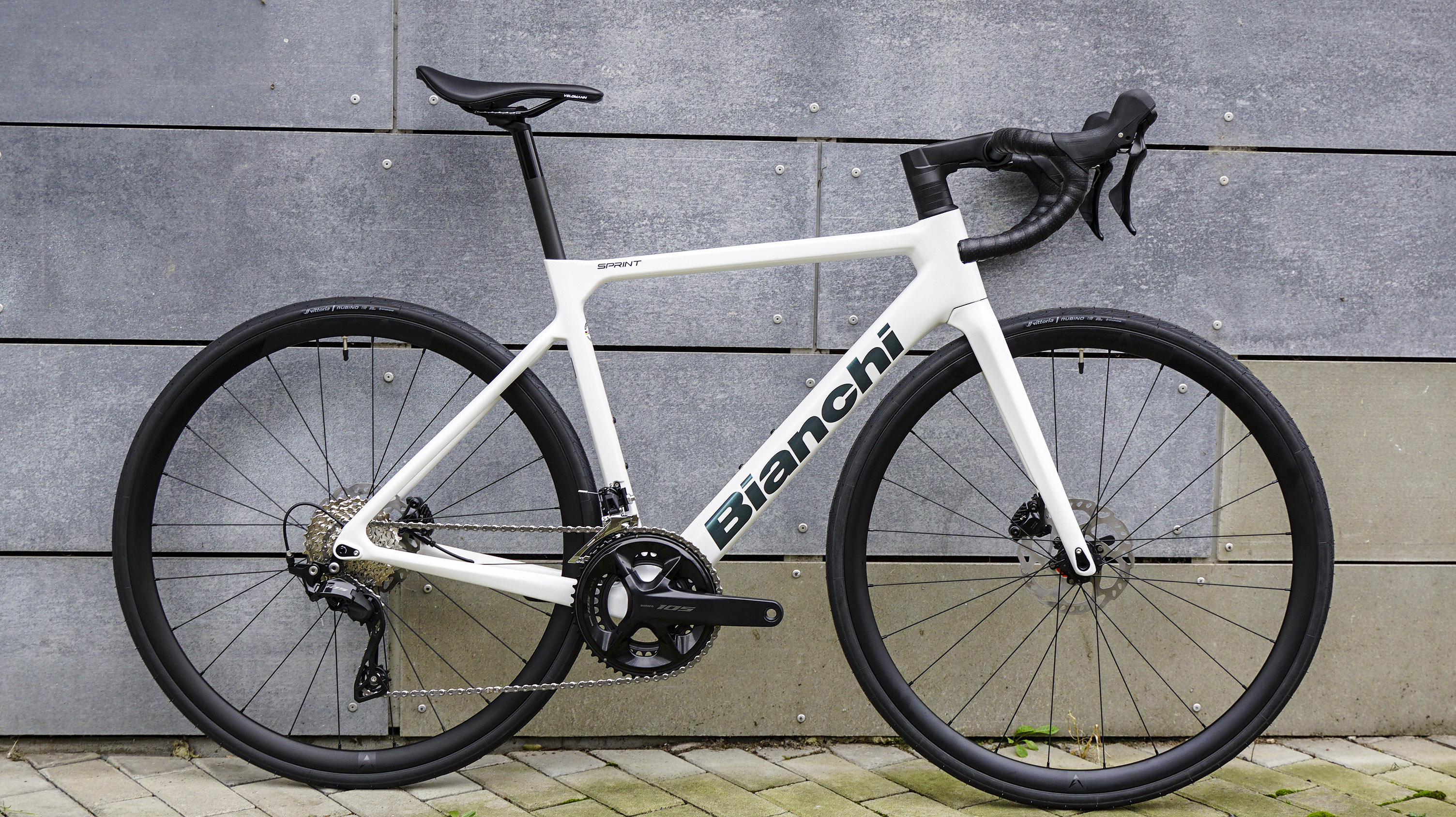 Bianchi Sprint Shimano 105 mech.12sp Disc White Blue Purple 2026
